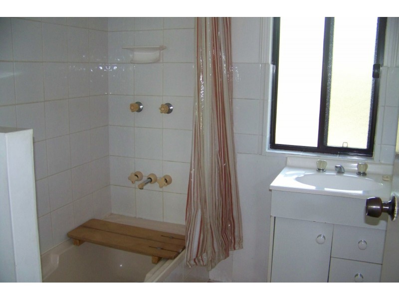 10 Peace St, Lamb Island QLD 4184