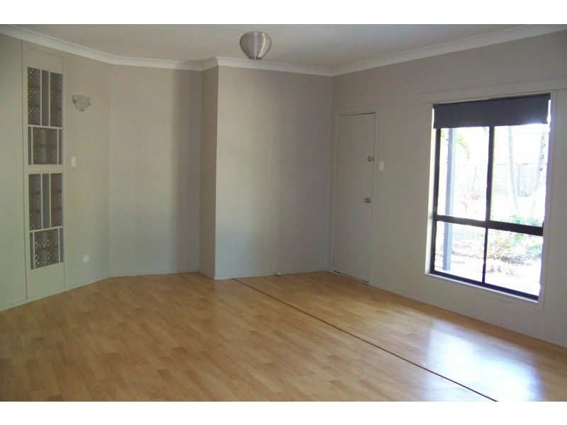 10 Peace St, Lamb Island QLD 4184