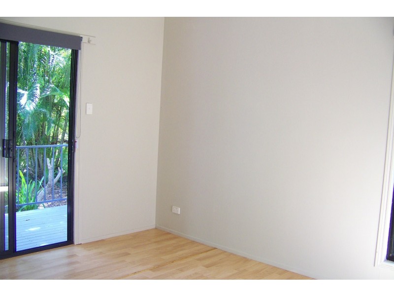 10 Peace St, Lamb Island QLD 4184