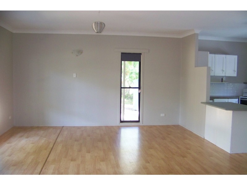 10 Peace St, Lamb Island QLD 4184