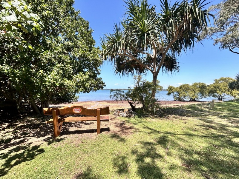 12 Mawarra Street, Macleay Island QLD 4184