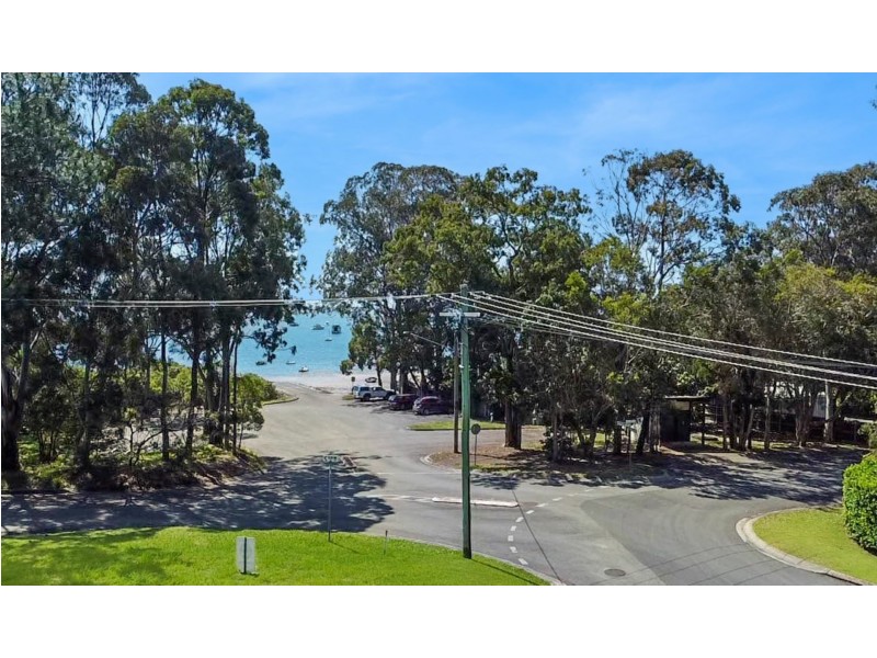 21 Kim Crescent, Macleay Island QLD 4184