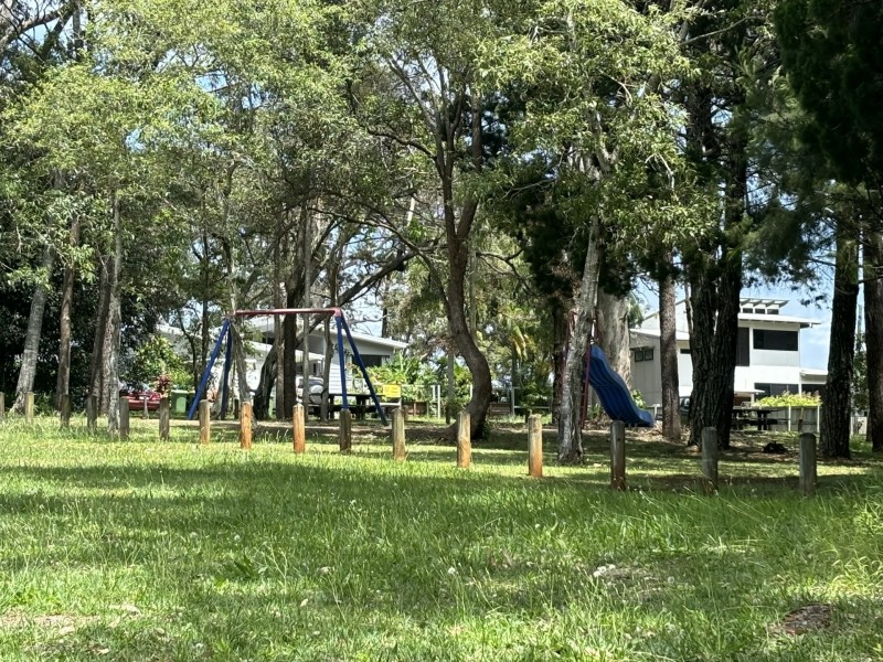 13 Columbia Street, Macleay Island QLD 4184