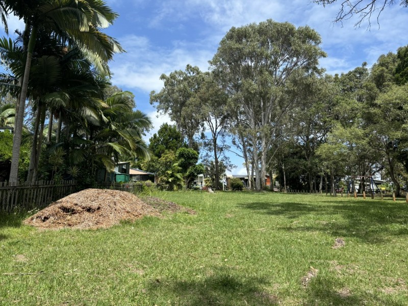 13 Columbia Street, Macleay Island QLD 4184