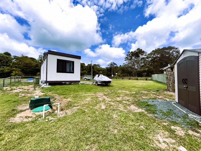 5 Francis Road, Macleay Island QLD 4184