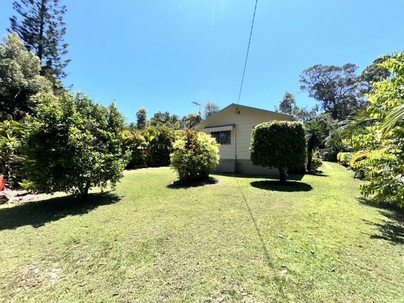 16 Natone Terrace, Macleay Island QLD 4184