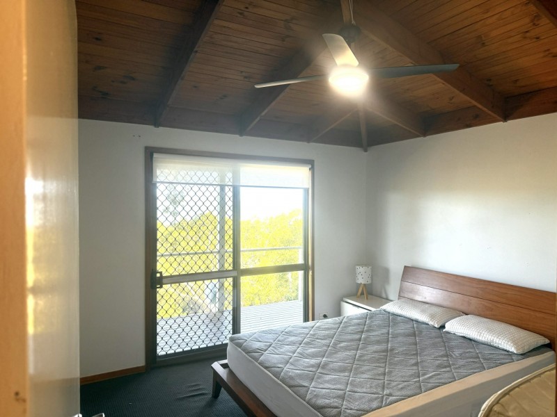 25 Blue Bay Crescent, Macleay Island QLD 4184