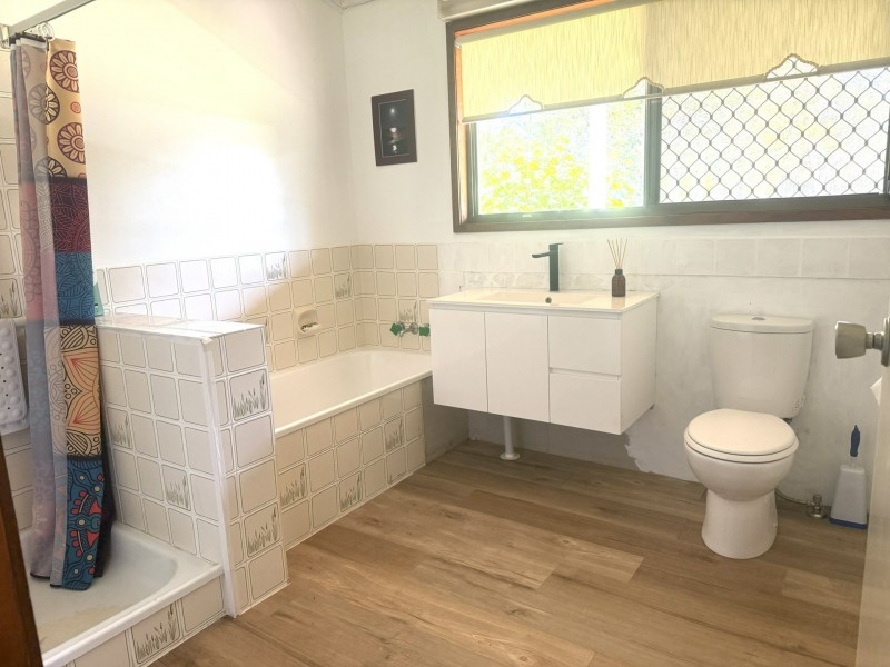 25 Blue Bay Crescent, Macleay Island QLD 4184