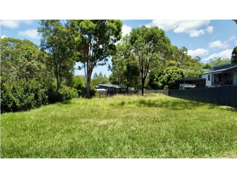 17 Alexander Street, Macleay Island QLD 4184
