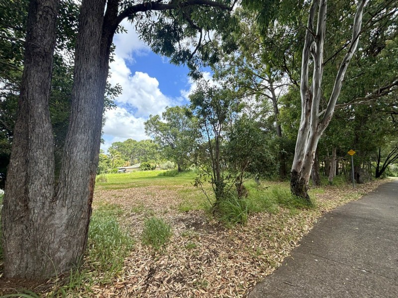 57 High Central Road, Macleay Island QLD 4184