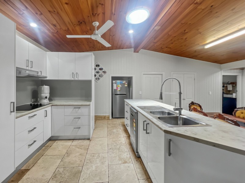 9 Florence Street, Macleay Island QLD 4184