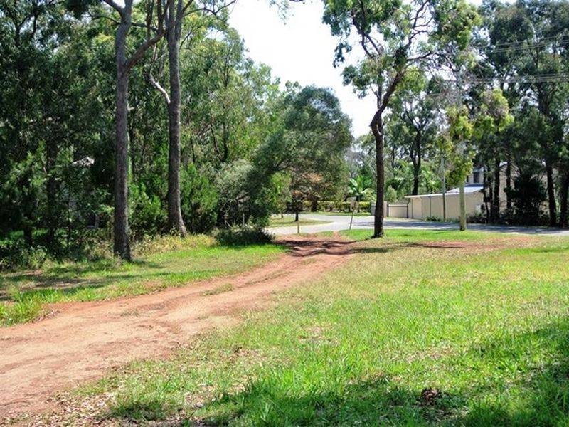 5 Cotton Tree Avenue, Macleay Island QLD 4184
