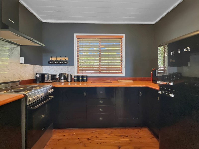 35 Jan Street, Macleay Island QLD 4184