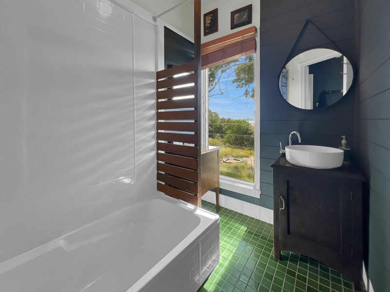 35 Jan Street, Macleay Island QLD 4184