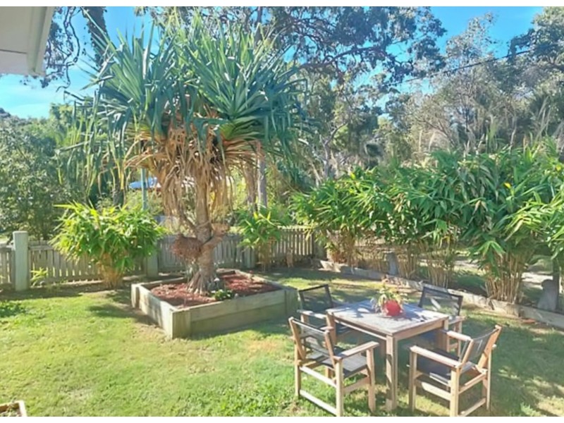 60 Eastbourne Terrace, Macleay Island QLD 4184