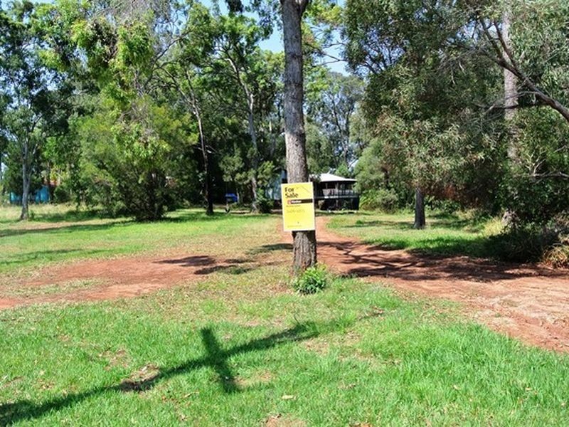 4 Waterside Drive, Macleay Island QLD 4184