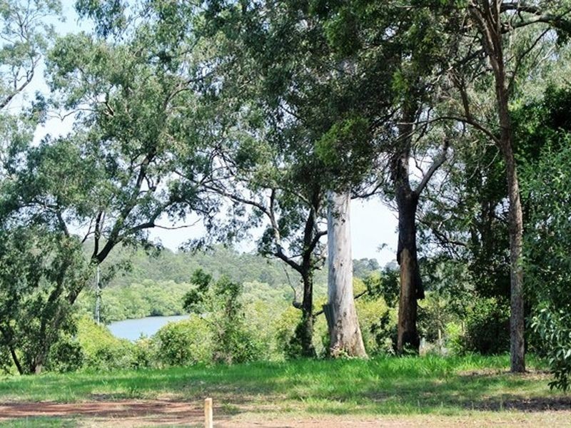 4 Waterside Drive, Macleay Island QLD 4184