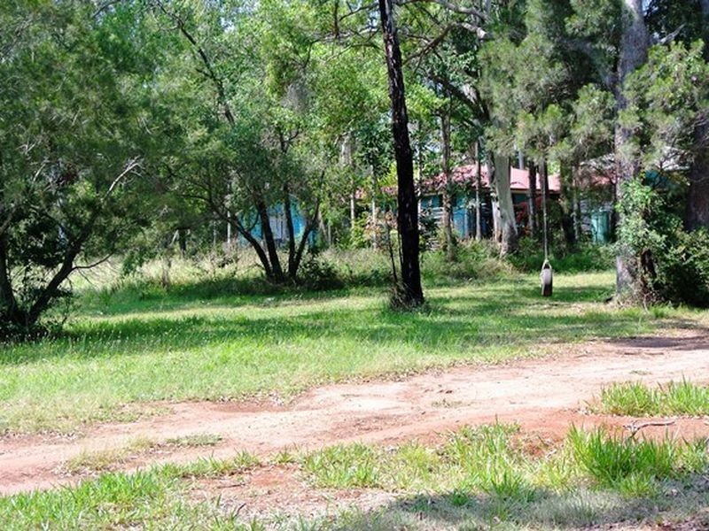 4 Waterside Drive, Macleay Island QLD 4184