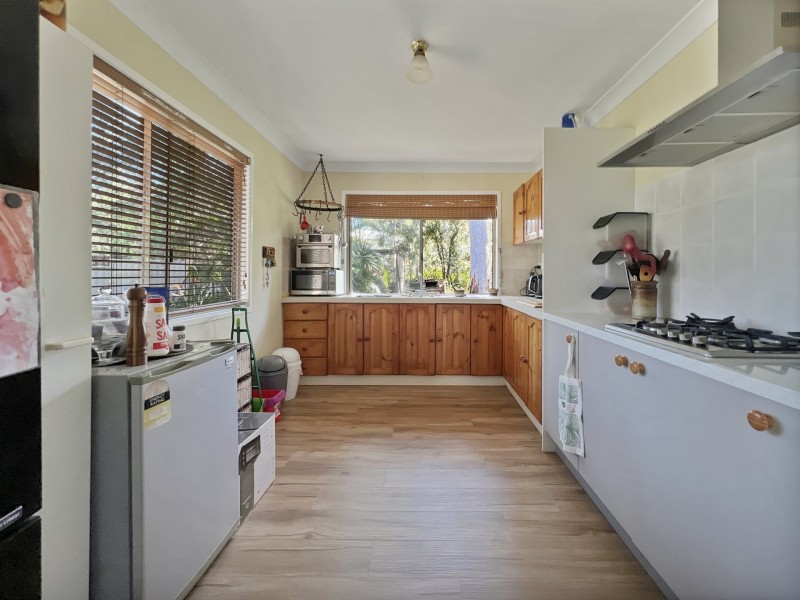 5 Lakeside Avenue, Macleay Island QLD 4184