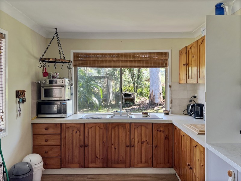 5 Lakeside Avenue, Macleay Island QLD 4184