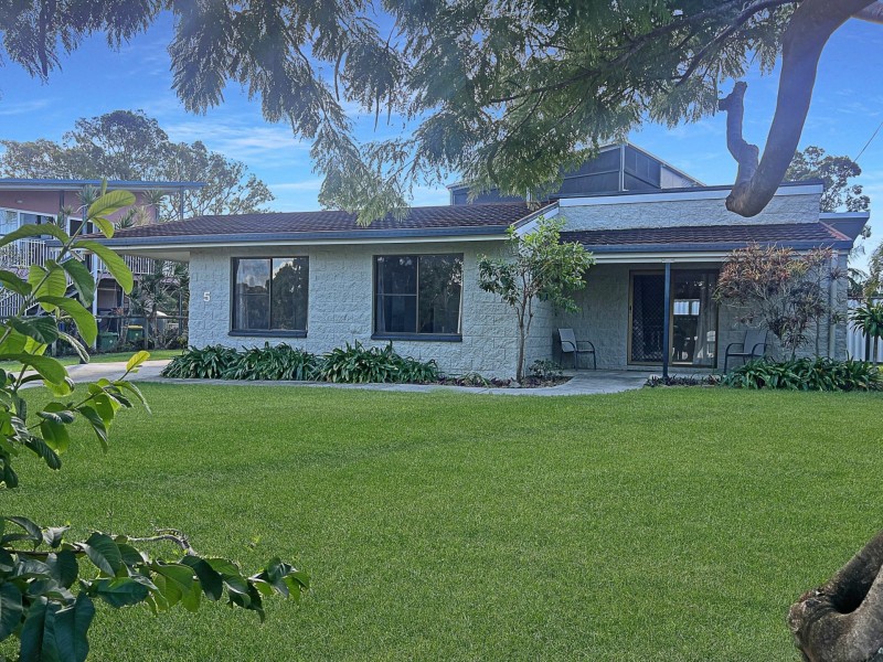 5 Percival Street, Macleay Island QLD 4184