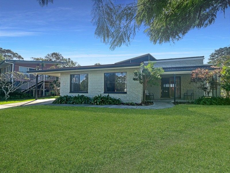 5 Percival Street, Macleay Island QLD 4184