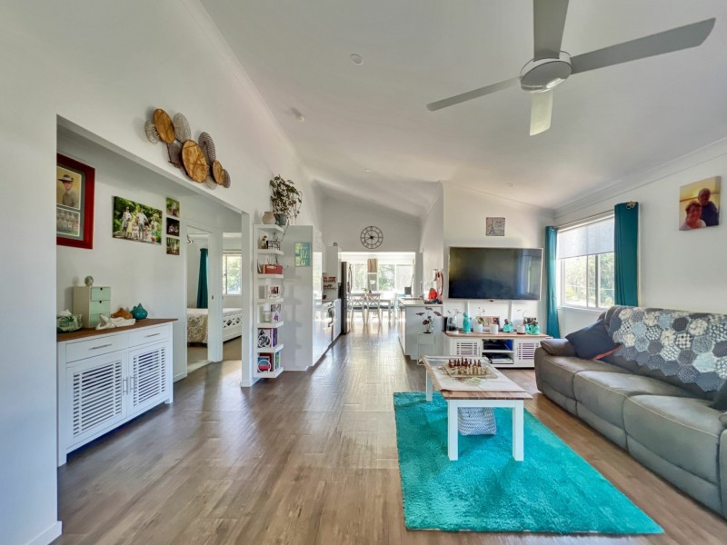 1 Vine Street, Macleay Island QLD 4184