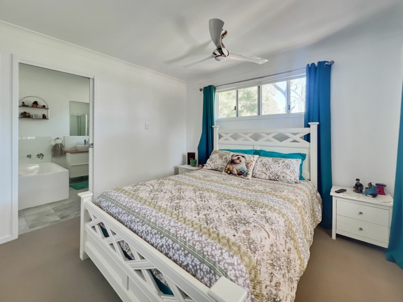 1 Vine Street, Macleay Island QLD 4184