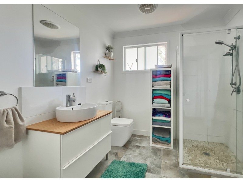 1 Vine Street, Macleay Island QLD 4184