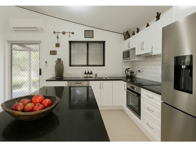 66 Eastbourne Terrace, Macleay Island QLD 4184