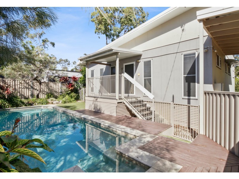 14 Leanne street, Macleay Island QLD 4184