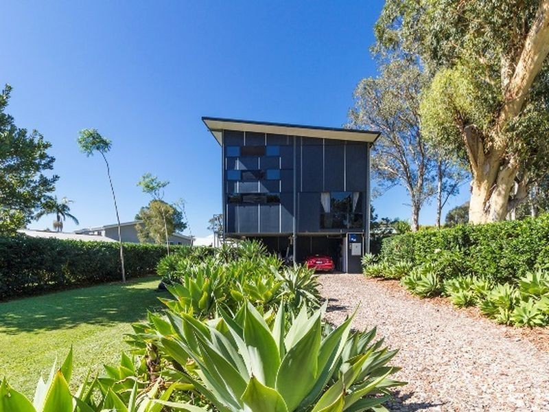 3 Kim Crescent, Macleay Island QLD 4184