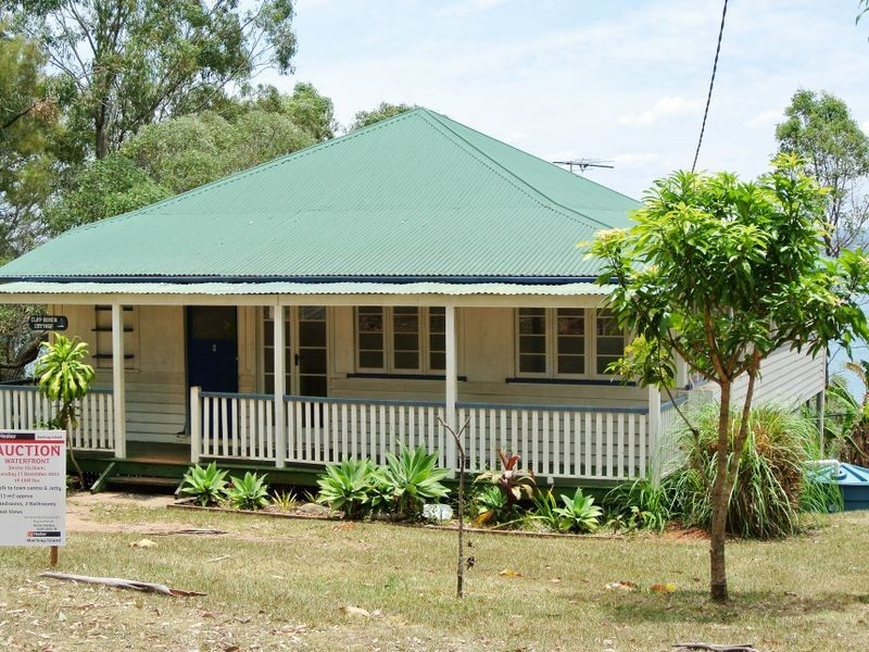 19 Cliff Terrace, Macleay Island QLD 4184