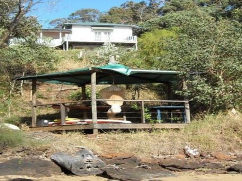 19 Cliff Terrace, Macleay Island QLD 4184