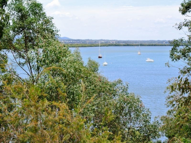 19 Cliff Terrace, Macleay Island QLD 4184