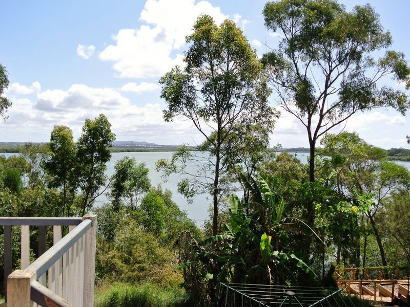 19 Cliff Terrace, Macleay Island QLD 4184