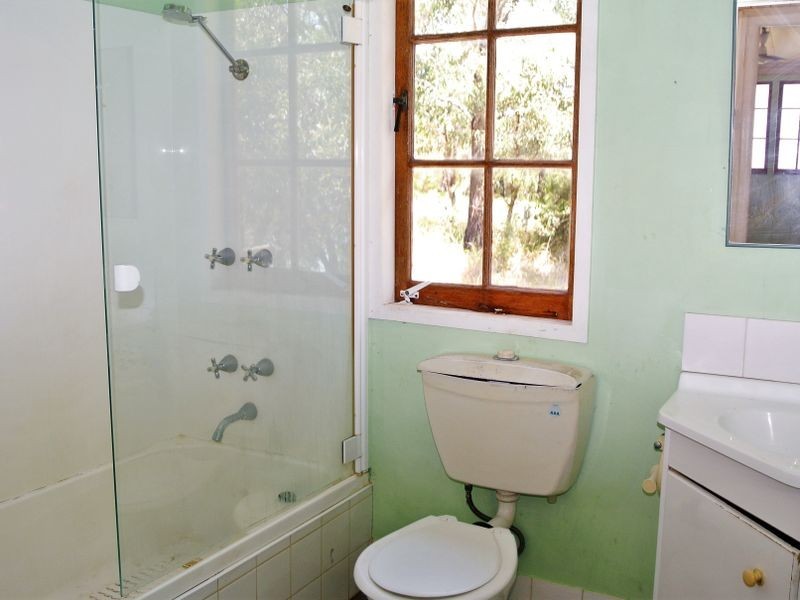 19 Cliff Terrace, Macleay Island QLD 4184