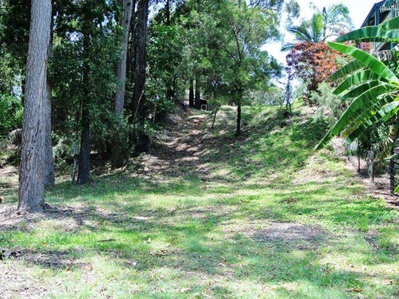 33 Coast Road, Macleay Island QLD 4184