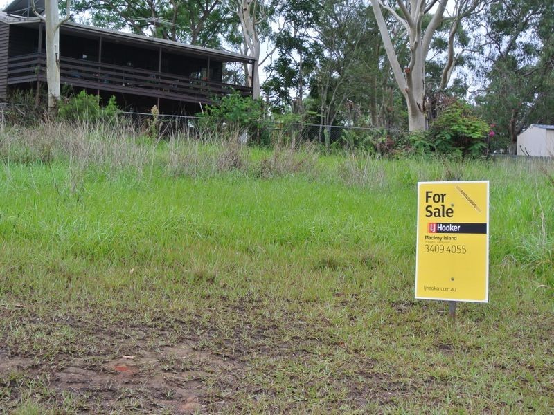 24 Devaney St, Macleay Island QLD 4184