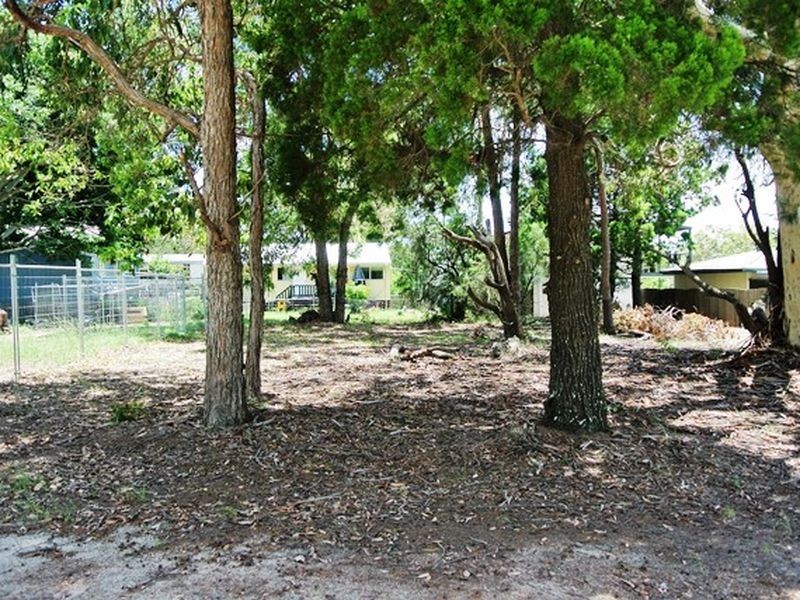 19 Tukkeri Street, Macleay Island QLD 4184