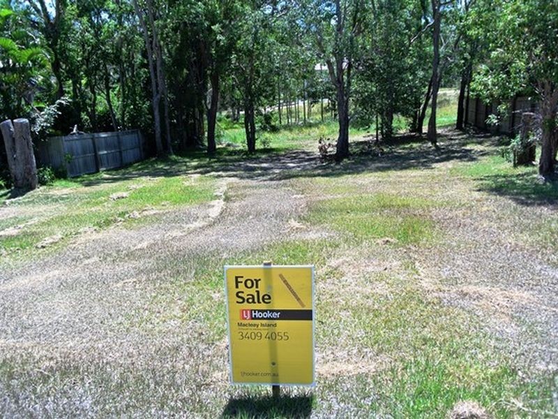 15 Michael Street, Macleay Island QLD 4184