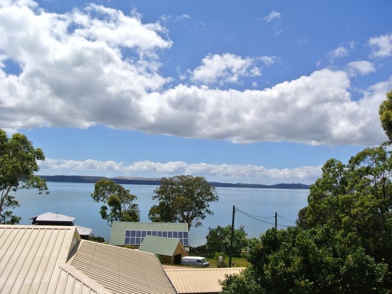 27 Oomool Street, Macleay Island QLD 4184
