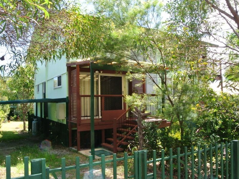27 Oomool Street, Macleay Island QLD 4184