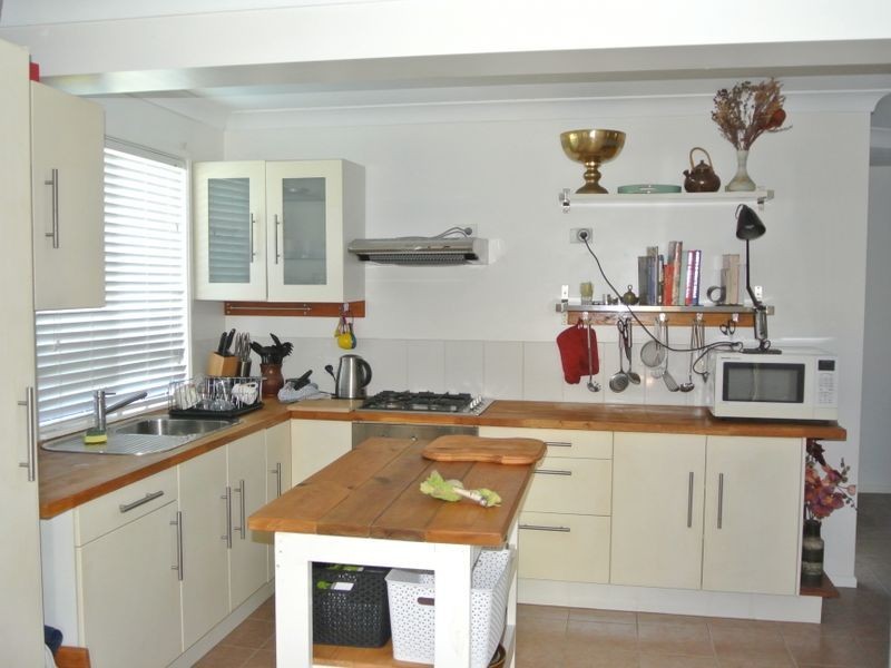 27 Oomool Street, Macleay Island QLD 4184