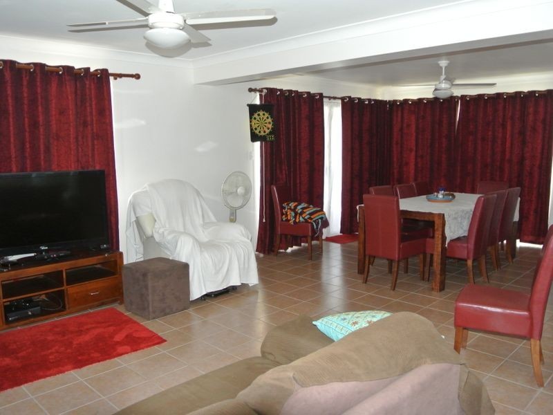 27 Oomool Street, Macleay Island QLD 4184