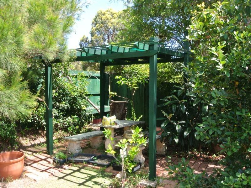 27 Oomool Street, Macleay Island QLD 4184
