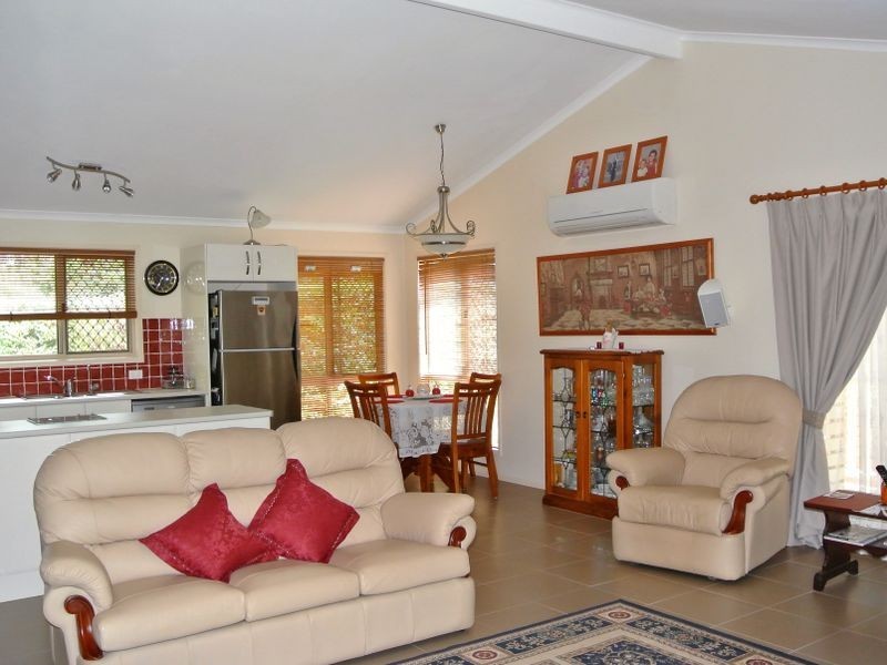 37 Kardinia Street, Macleay Island QLD 4184