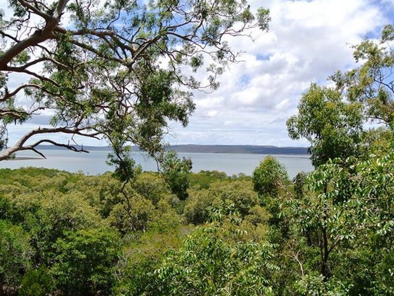 38 Blue Waters Crescent, Macleay Island QLD 4184