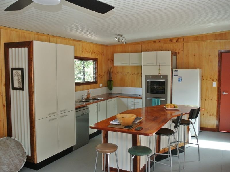 11 Kevin Street, Macleay Island QLD 4184