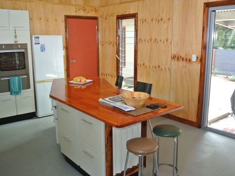 11 Kevin Street, Macleay Island QLD 4184